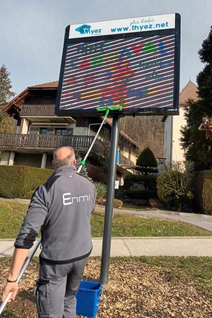 Nettoyage de panneau d'affichage Neydens