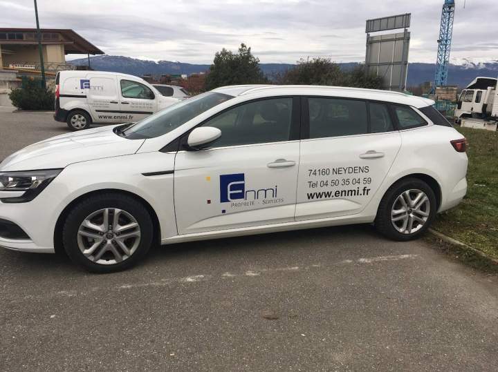 Véhicule de l'entreprise E.N.M.I Neydens